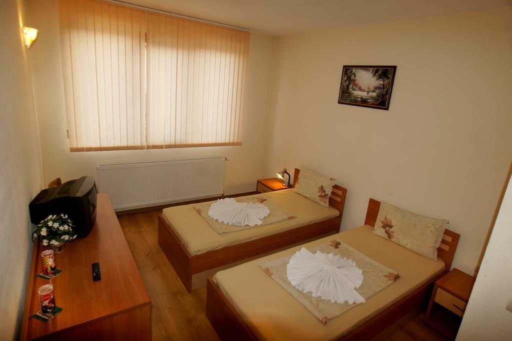 Family Hotel St. Constantine And Helena Ivaylovgrad Quarto foto