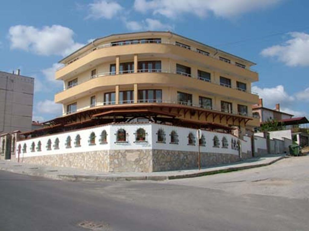Family Hotel St. Constantine And Helena Ivaylovgrad Exterior foto